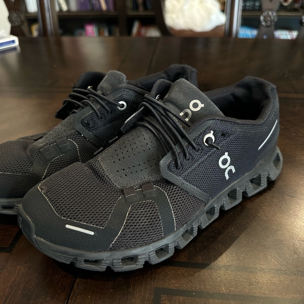 On Cloud Running Women’s Black Athletic Sneakers